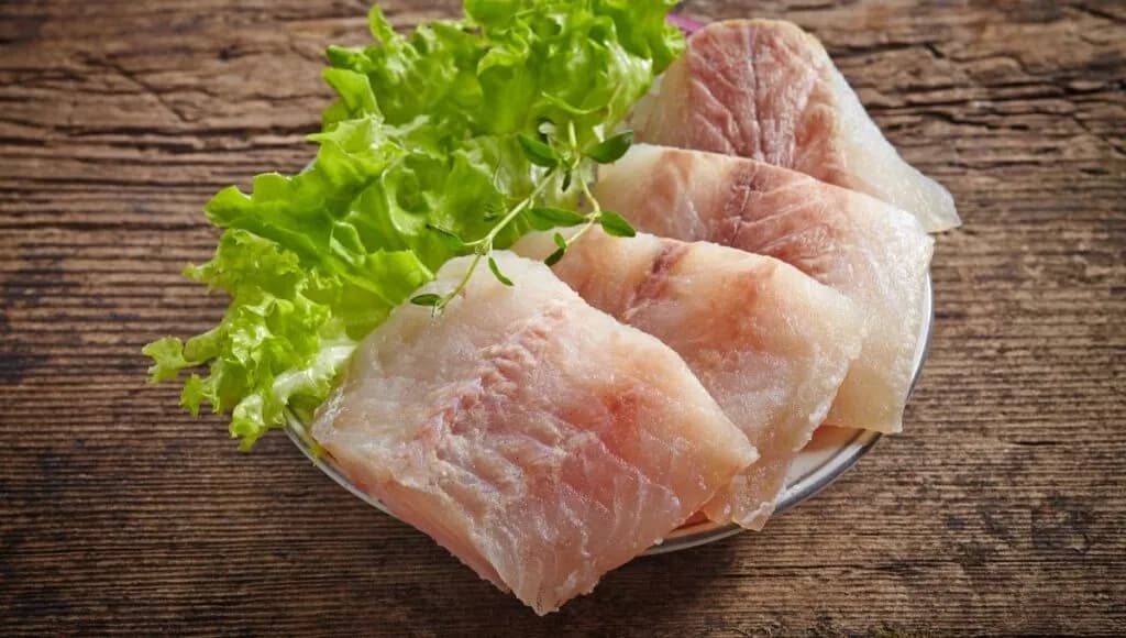 Czy pies może jeść ryby? Poznaj bezpieczne gatunki i zasady karmienia